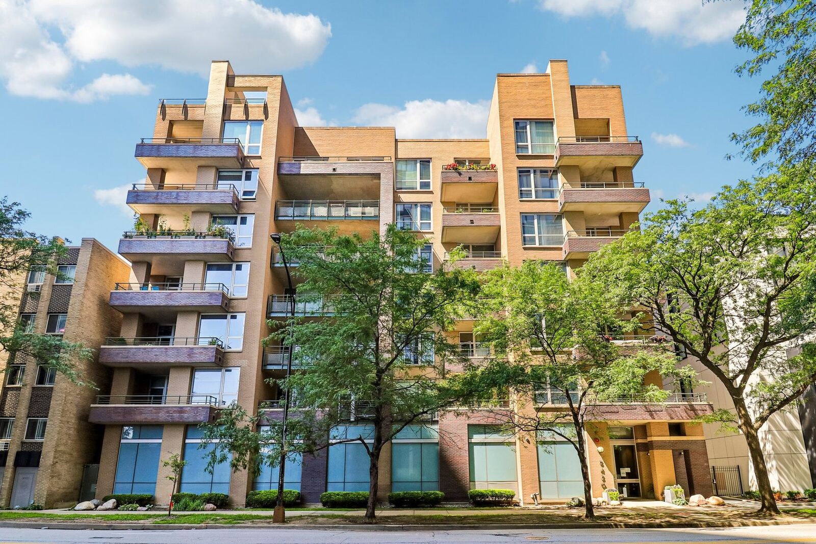 Property Photo:  5430 N Sheridan Road 504  IL 60640 