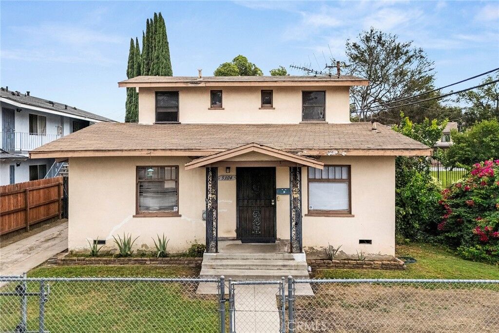 Property Photo:  5304 Lime Ave  CA 90805 