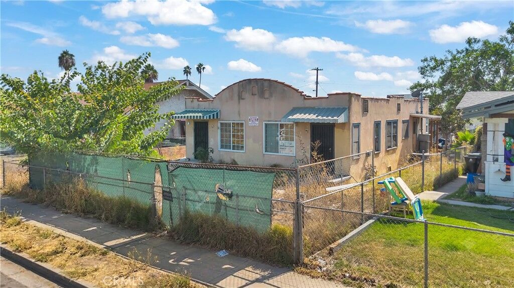 Property Photo:  3548 Sabina  CA 90023 