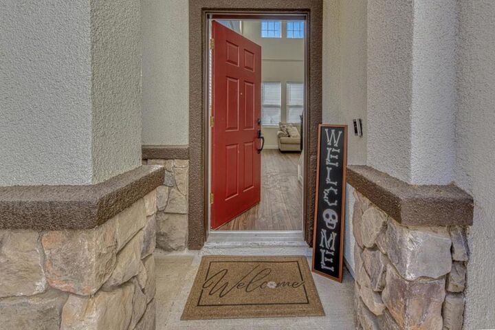 Property Photo:  