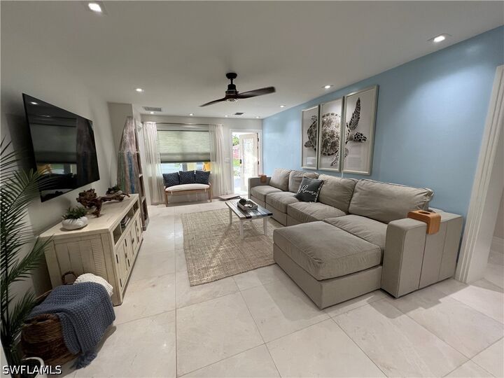 Property Photo: 648 100th Avenue N FL 34108