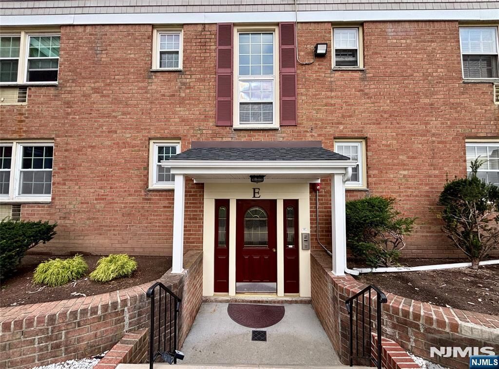 Property Photo:  605 Grove Street E10  NJ 07013 