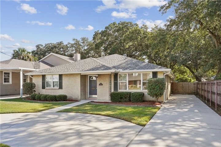Property Photo: 1013 Helios Avenue LA 70005