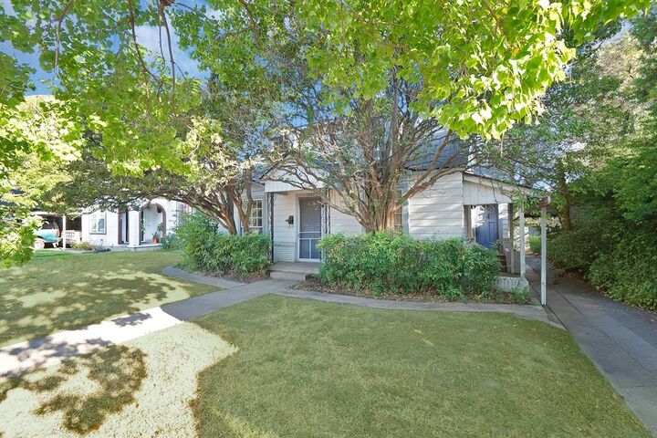 Property Photo: 1228 W Gambrell Street TX 76115