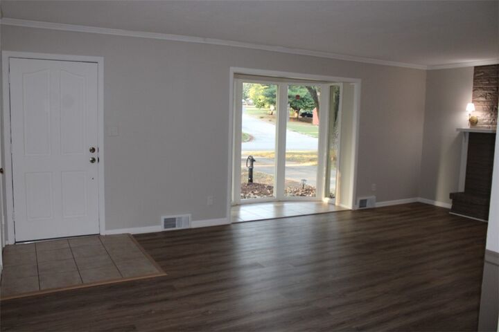 Property Photo: 1406 W Court Street AR 72601