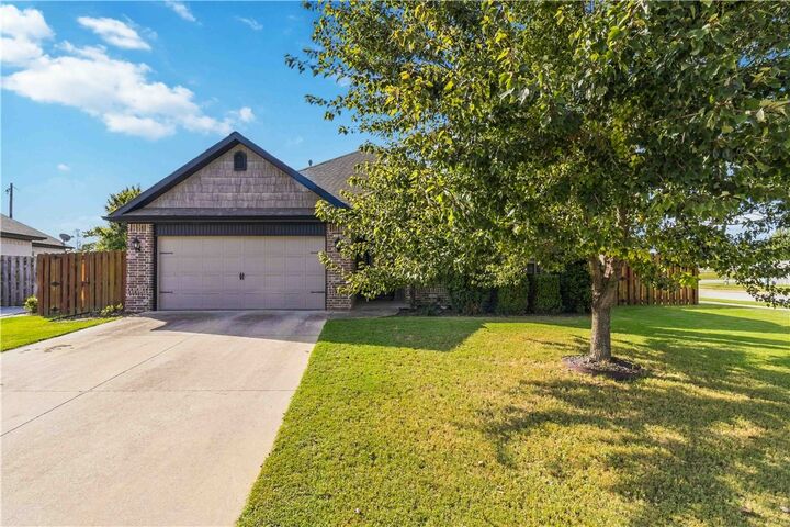 Property Photo: 5702 W Red Maple Drive AR 72758