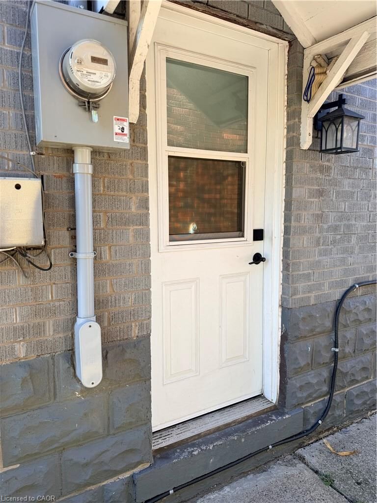 Property Photo:  411 Paling Avenue Lower  ON L8H 5K3 