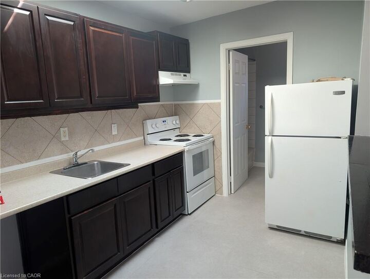 Property Photo:  365 Barton Street E 2  ON L8L 2X8 