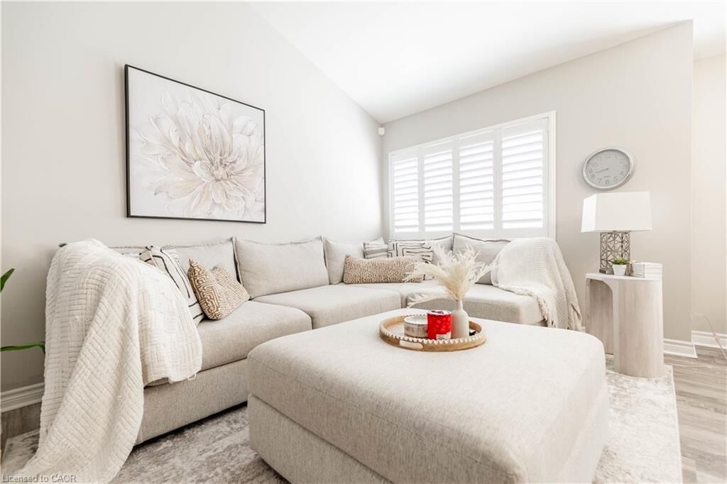 Property Photo: 82 Overlea Drive ON N2M 1T1