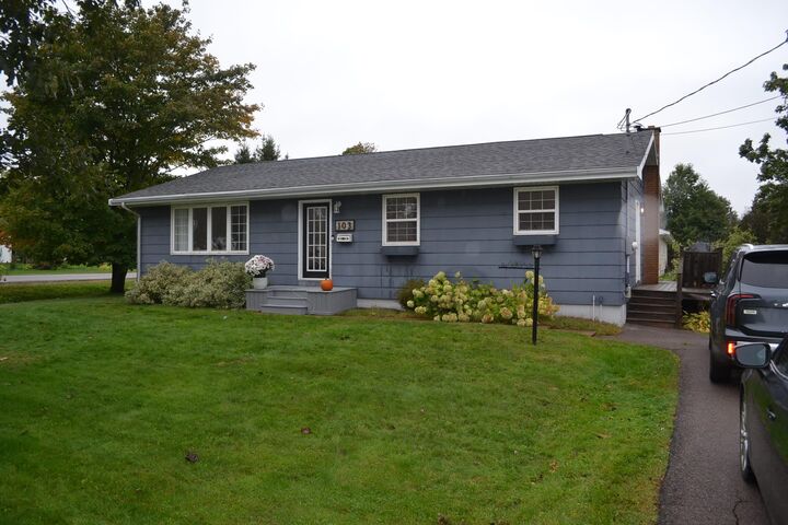 Property Photo: 103 Oak Drive PE C1A 7Y8