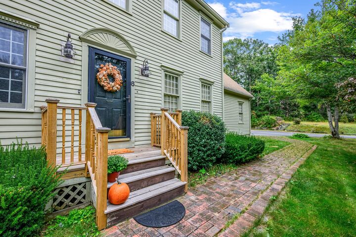 Property Photo:  6 Viking Ln  MA 02563 