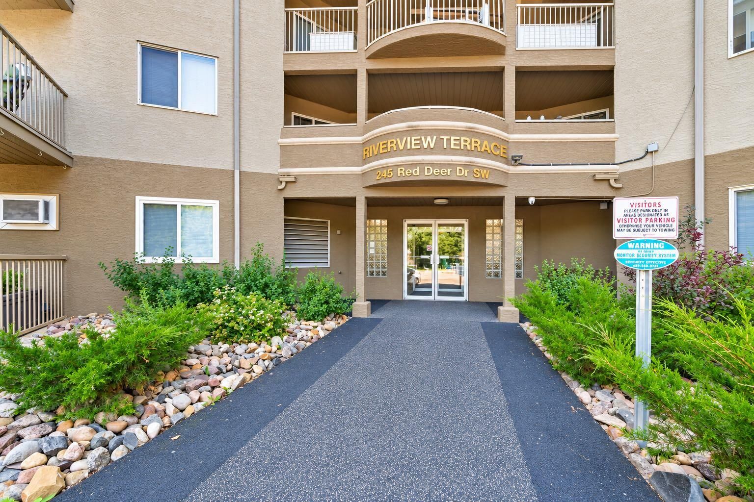 Property Photo:  245 Red Deer Drive SW 412  AB T1B 8P4 