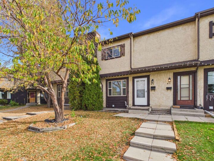 Property Photo:  4 Manning Street B  AB T4R 1N6 