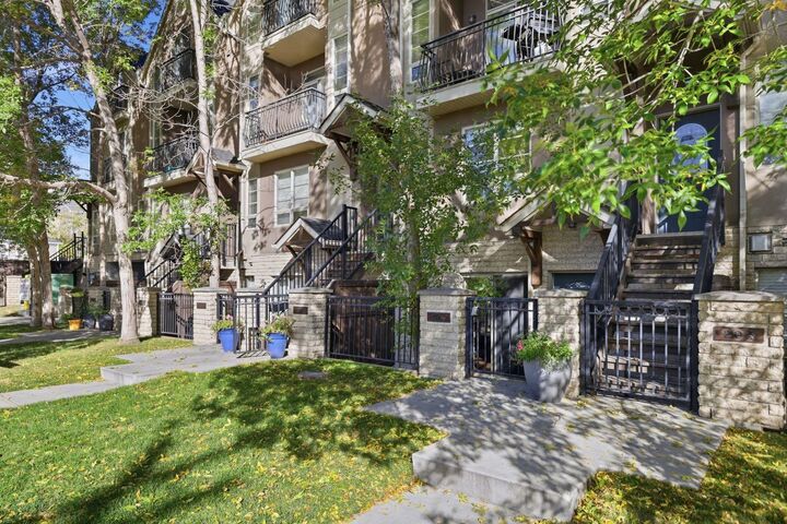 Property Photo:  1728 35 Avenue SW 104  AB T2T 2C9 
