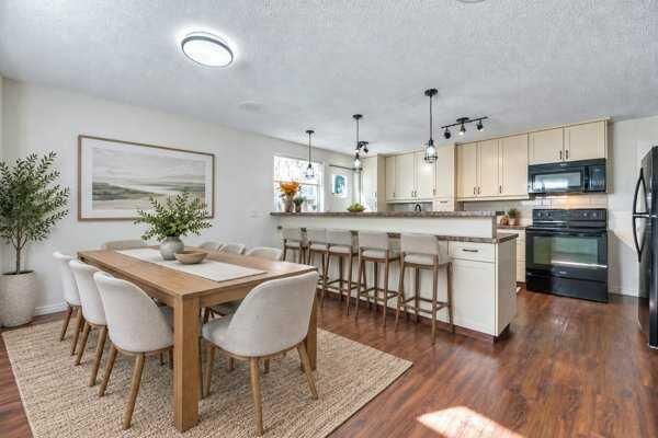 Property Photo:  3103A 38 Street SW  AB T3E 3G4 