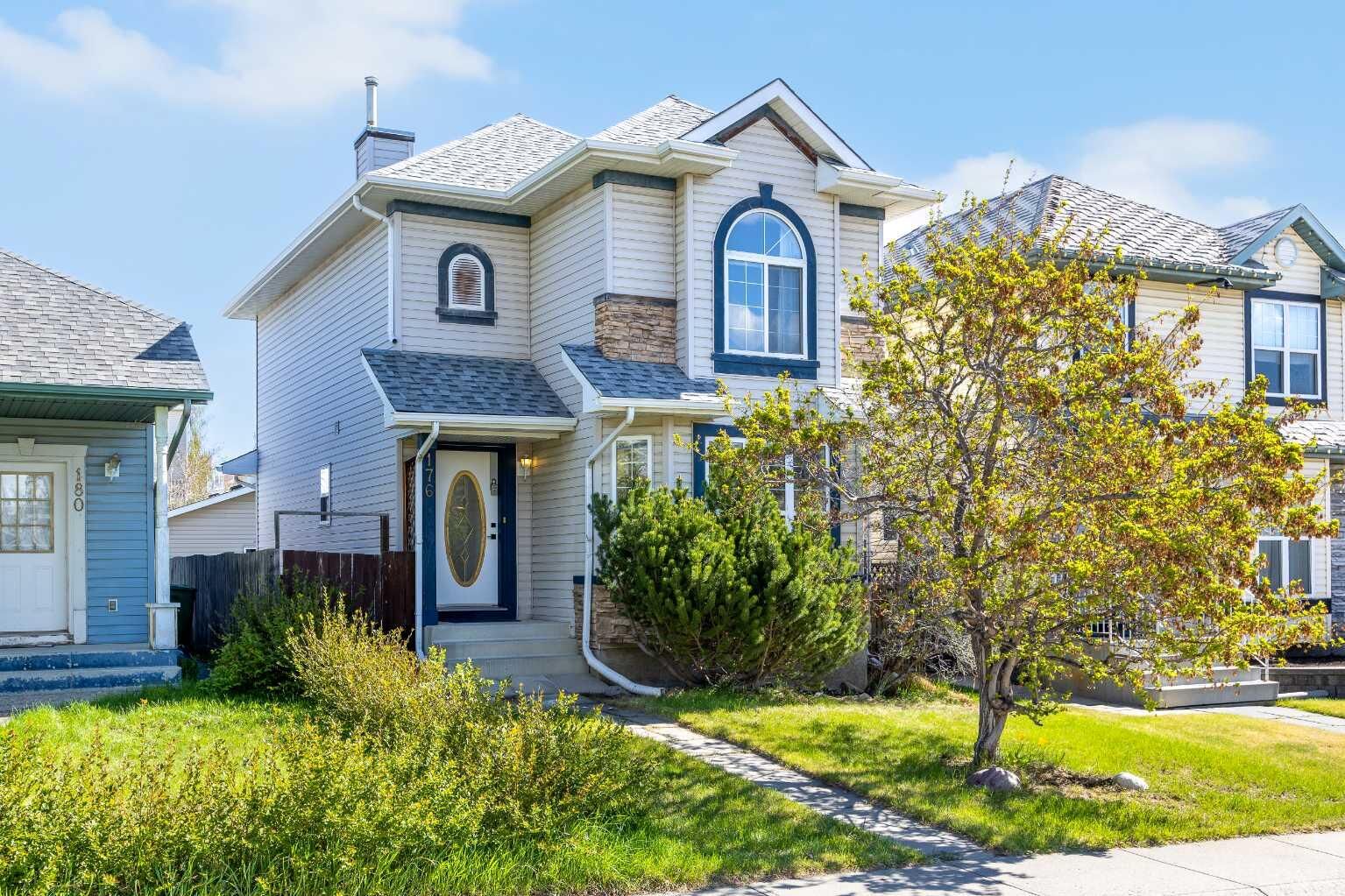 Property Photo:  176 Arbour Grove Close NW  AB T3G 4J2 
