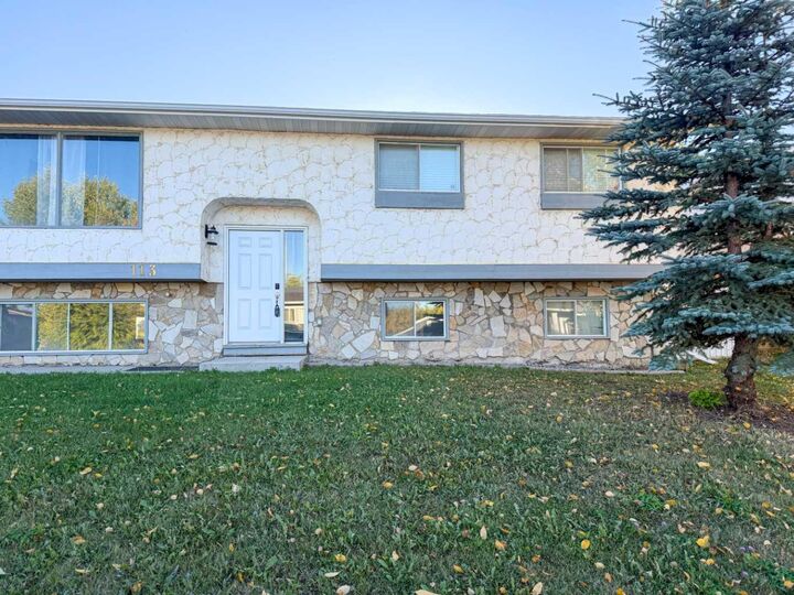 Property Photo:  113 Beaconwood Place  AB T9H 2S9 