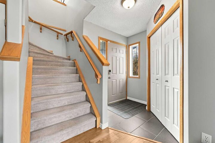 Property Photo:  2 Cimarron Grove  AB T1S 2H3 