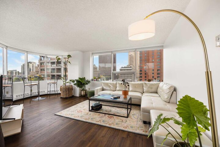 Property Photo:  128 2 Avenue SE 506  AB T2G 5J5 