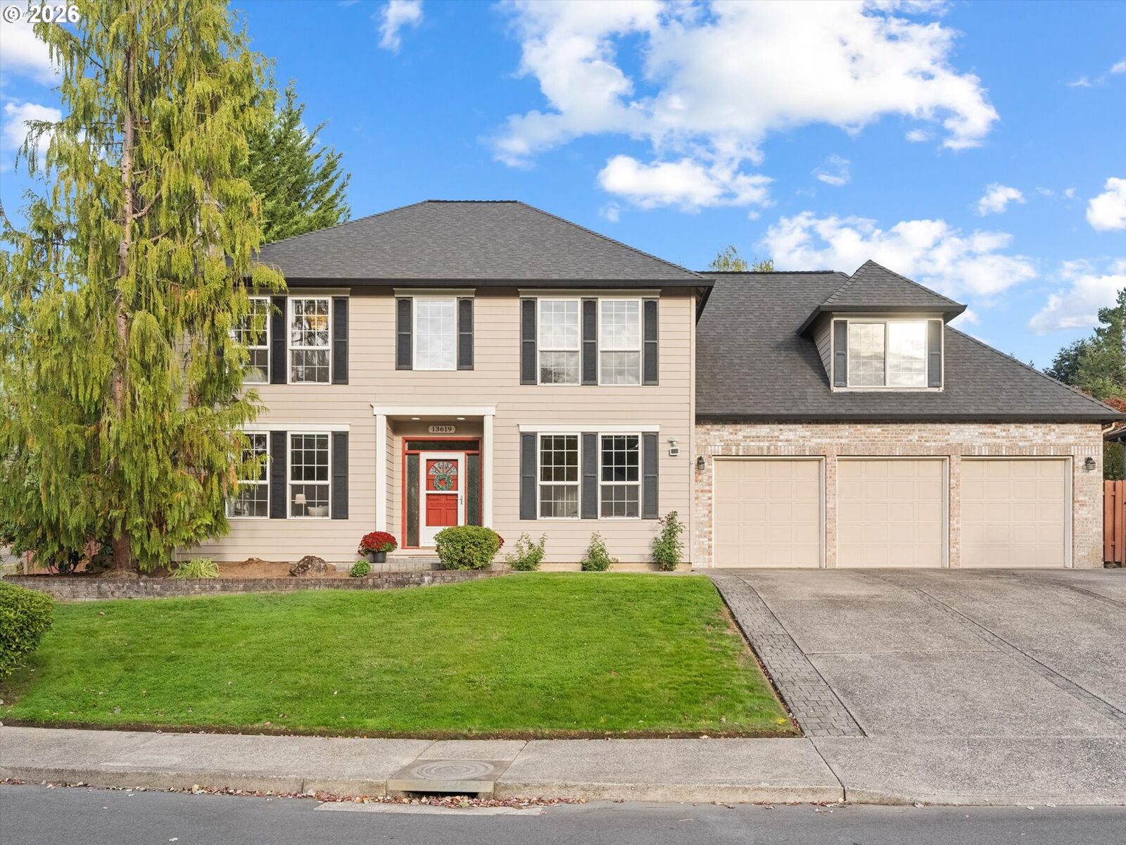 Property Photo:  13619 NW 44th Ct  WA 98685 
