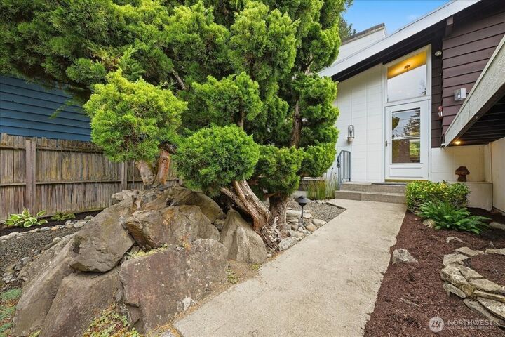 Property Photo: 14036 17th Avenue NE WA 98125