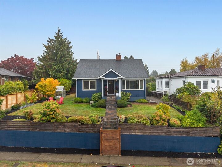 Property Photo: 12242 Palatine Avenue N WA 98133