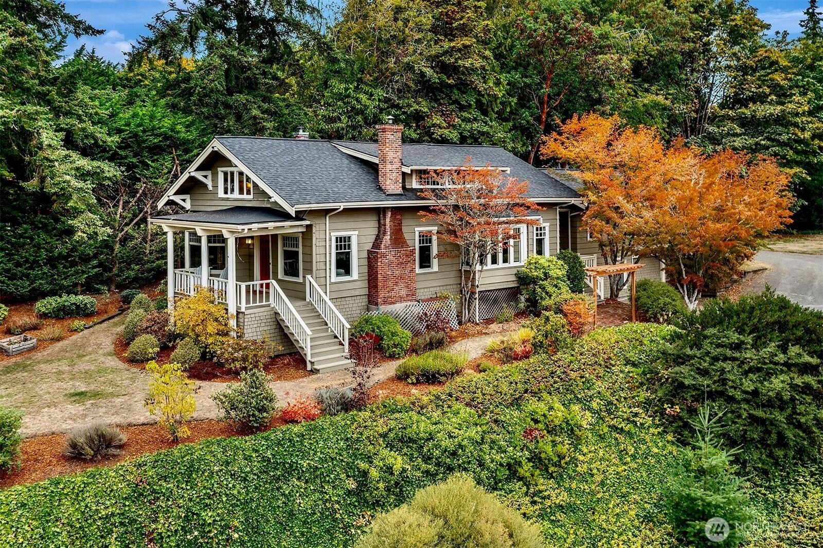 Property Photo: 603 Landmark Court NE WA 98110