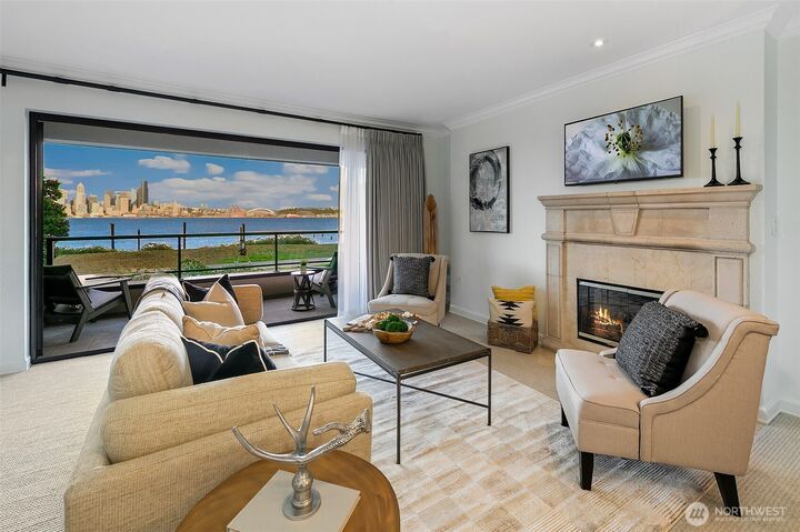 Property Photo:  1331  Harbor Avenue SW 103  WA 98116 