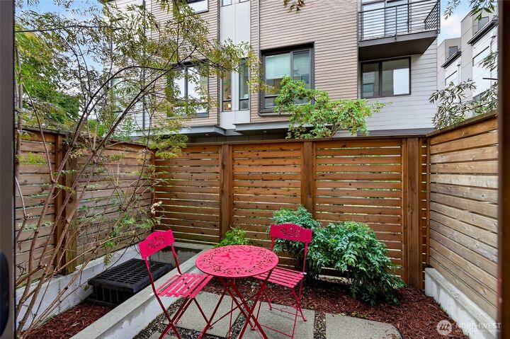 Property Photo:  820 NE 63rd Street  WA 98115 