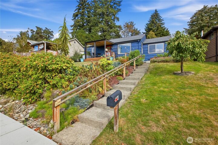 Property Photo: 504 Windsor Park NE WA 98056