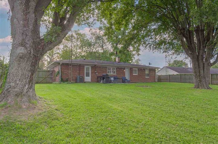 Property Photo: 705 W Parkway Drive IN 47327