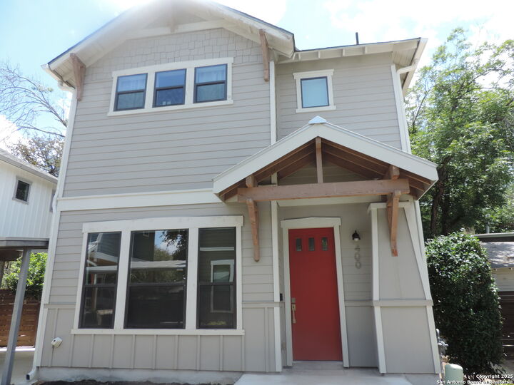 Property Photo: 425 E Mistletoe Ave 400 TX 78212