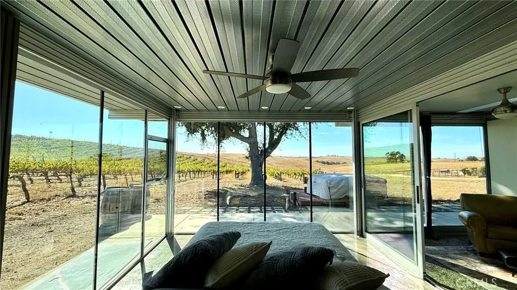 Property Photo:  5820 Vista Del Paso  CA 93446 