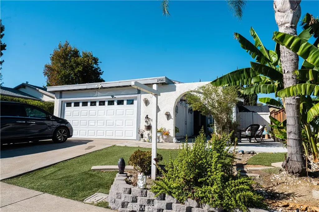 Property Photo:  27081 Sombras  CA 92692 