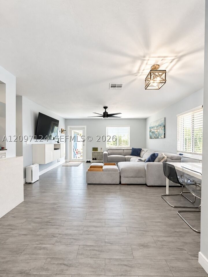 Property Photo:  1435 NE 141st St  FL 33161 