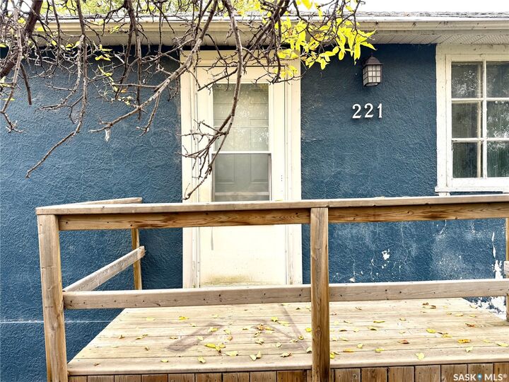 Property Photo:  221 4th Avenue N  SK S3N 1B5 
