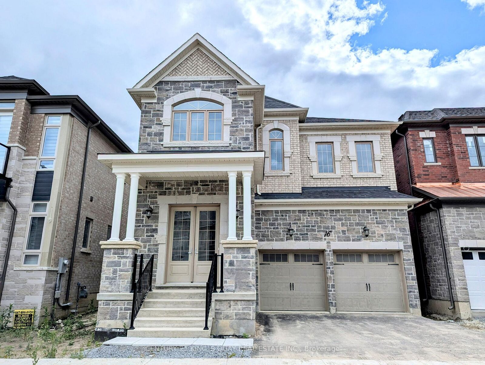 Photo de la propriété:  16 Sweet Gale Crescent  ON L4E 1K1 