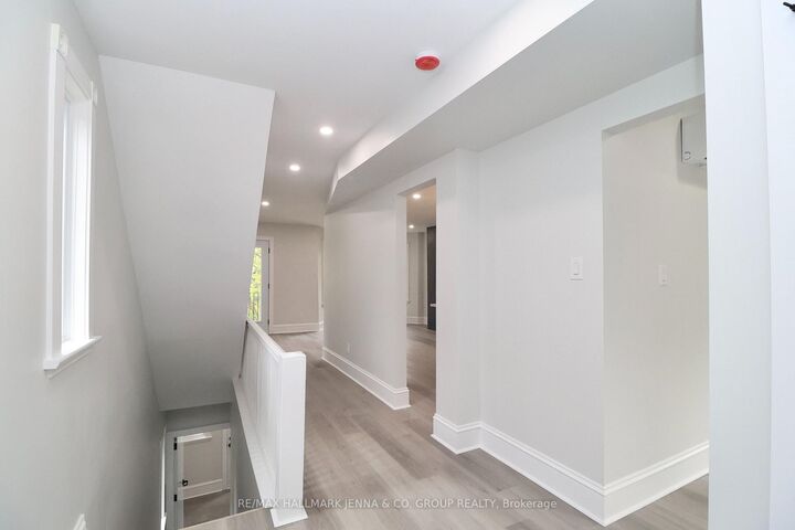 Property Photo:  332 Osgoode Street 3  ON K1N 6T3 