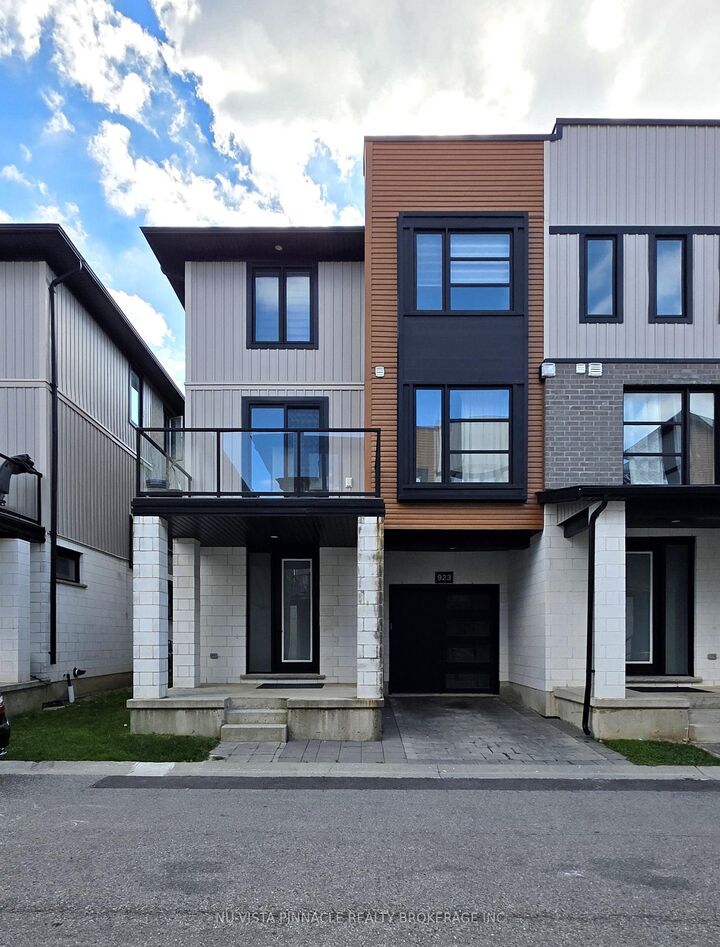 Property Photo:  923 Georgetown Drive  ON N6H 0J7 