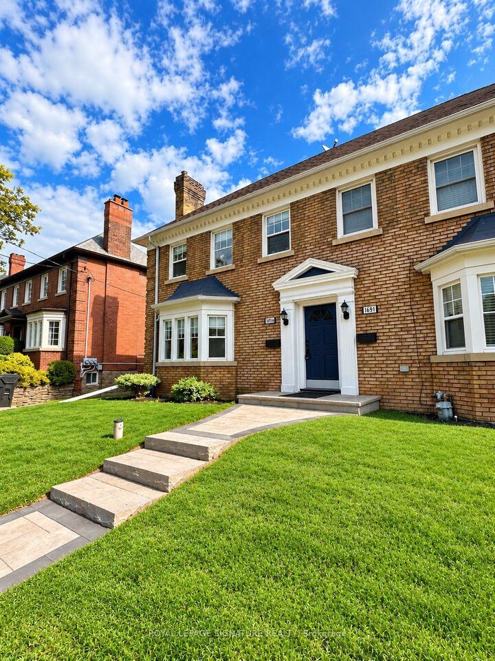 Property Photo:  1691 Bathurst Street Main  ON M5P 3K2 