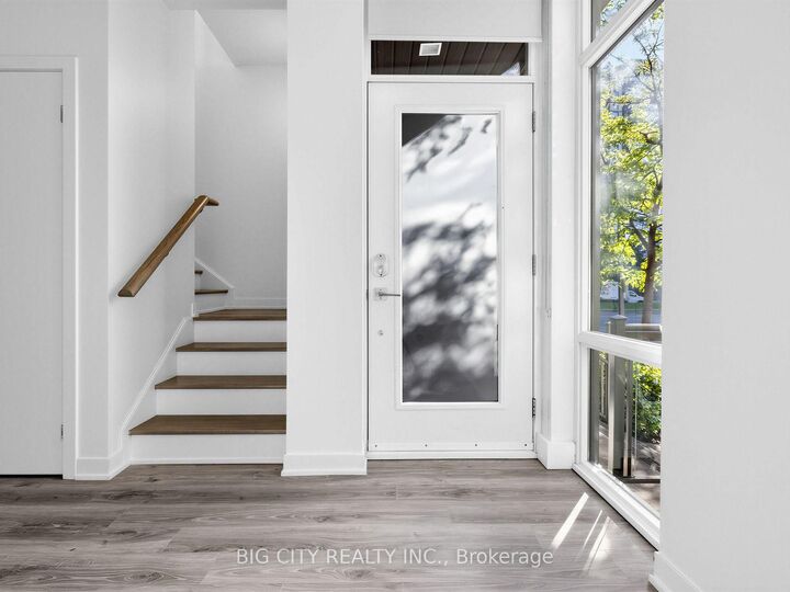 Property Photo:  123 Parkway Forest Drive Th04  ON M2J 1L9 