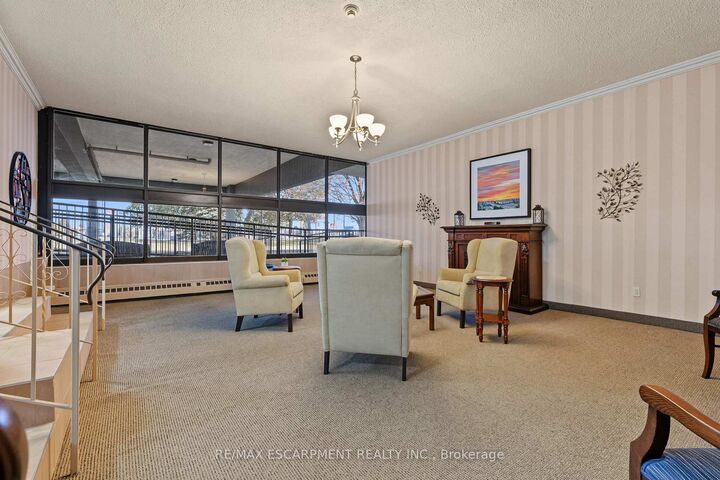 Property Photo:  640 West Street 504  ON N3R 6M3 