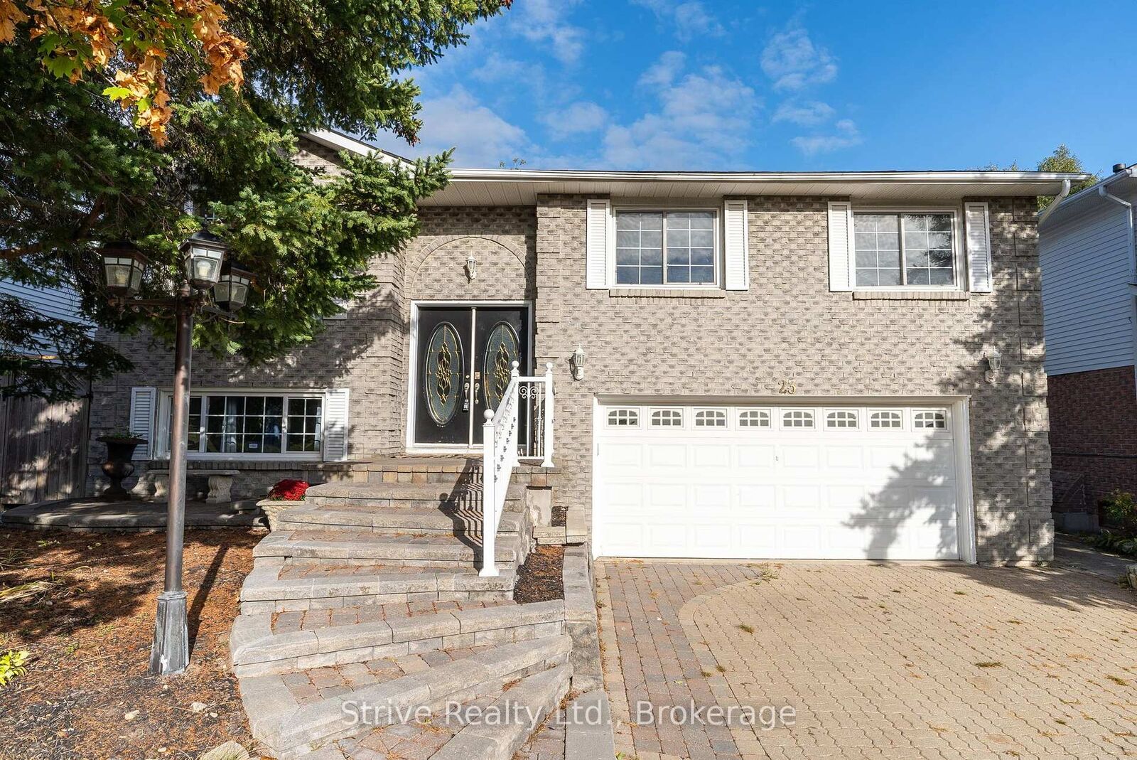 Property Photo:  23 Cherry Blossom Crescent Upper  ON L1E 1G9 
