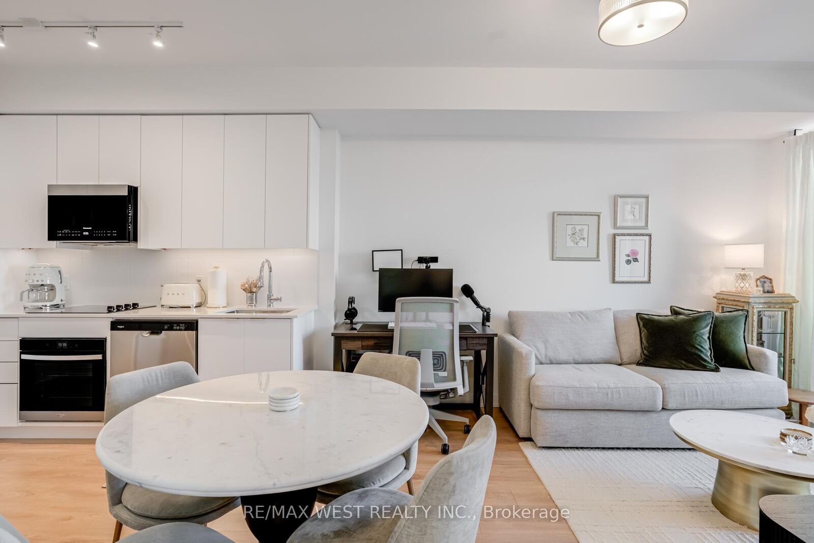 Property Photo:  474 Caldari Road 511  ON L4K 0R5 