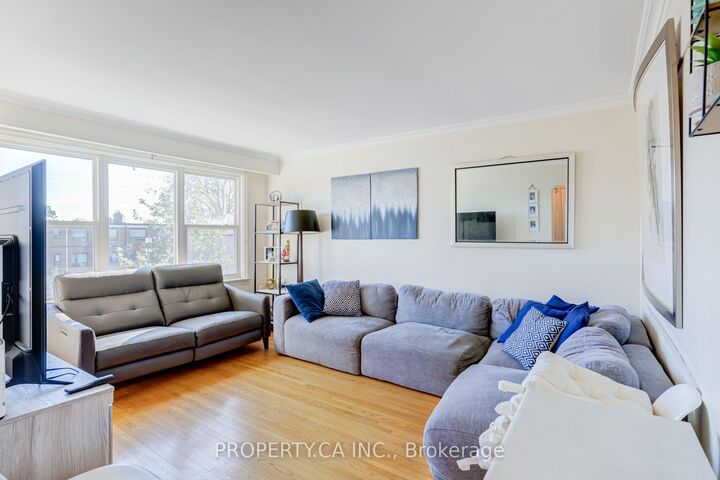 Property Photo:  606 Harvie Avenue 3  ON M6E 4M1 