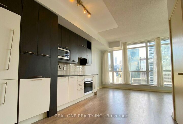 Property Photo:  199 Richmond Street W 2205  ON M5V 0H4 