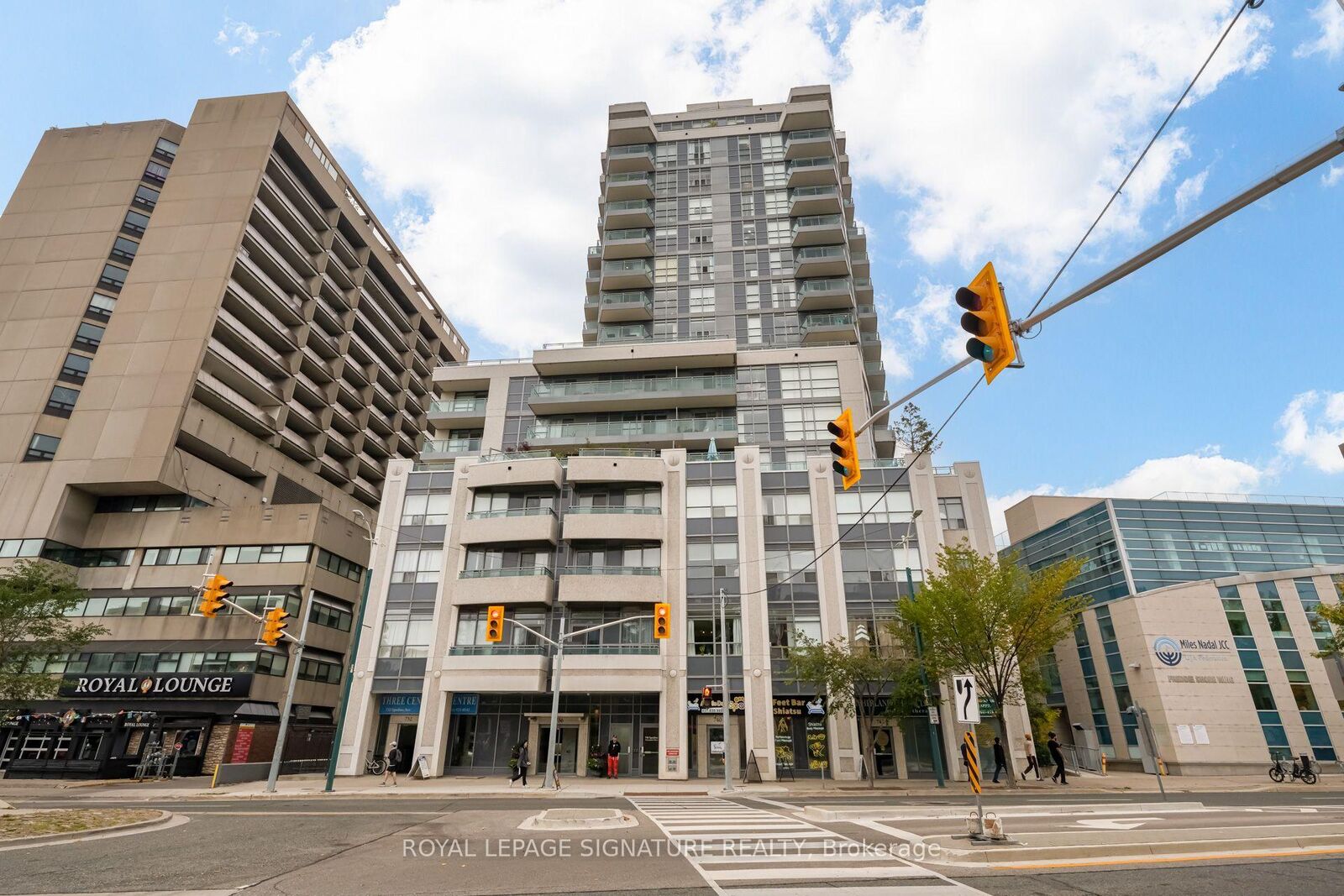 Property Photo:  736 Spadina Avenue 612  ON M5S 2J6 