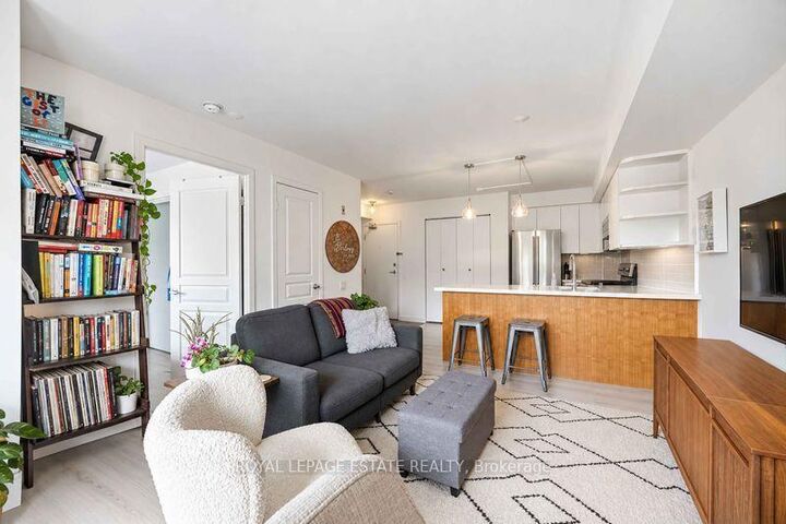 Property Photo:  140 Bathurst Avenue 203  ON M5V 3N8 
