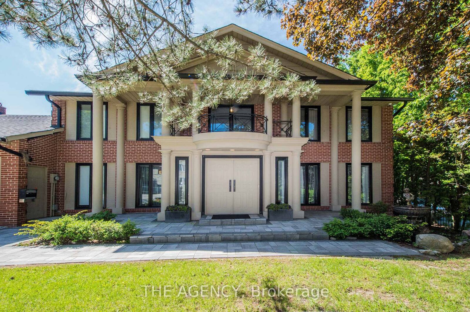 Property Photo: 7 Shady Oaks Crescent ON M3C 2L4