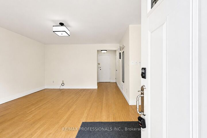 Property Photo: 160 Carsbrooke Road 20 ON M9C 1G9